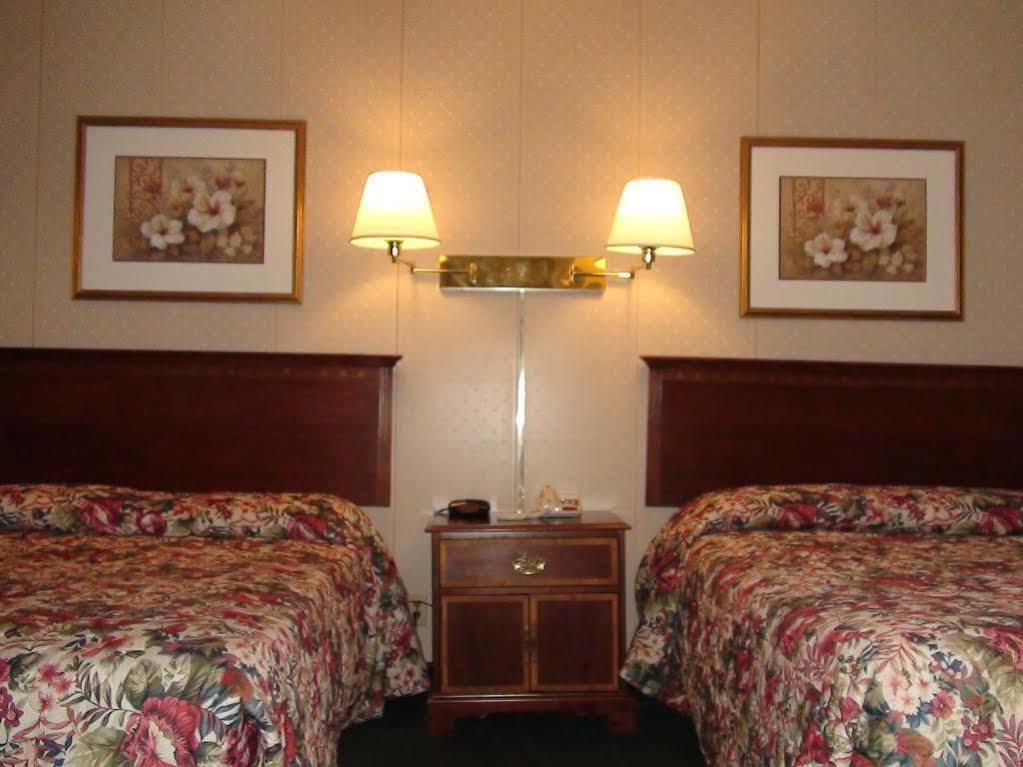 Highlander Inn Town of Town of Rutland Exteriör bild