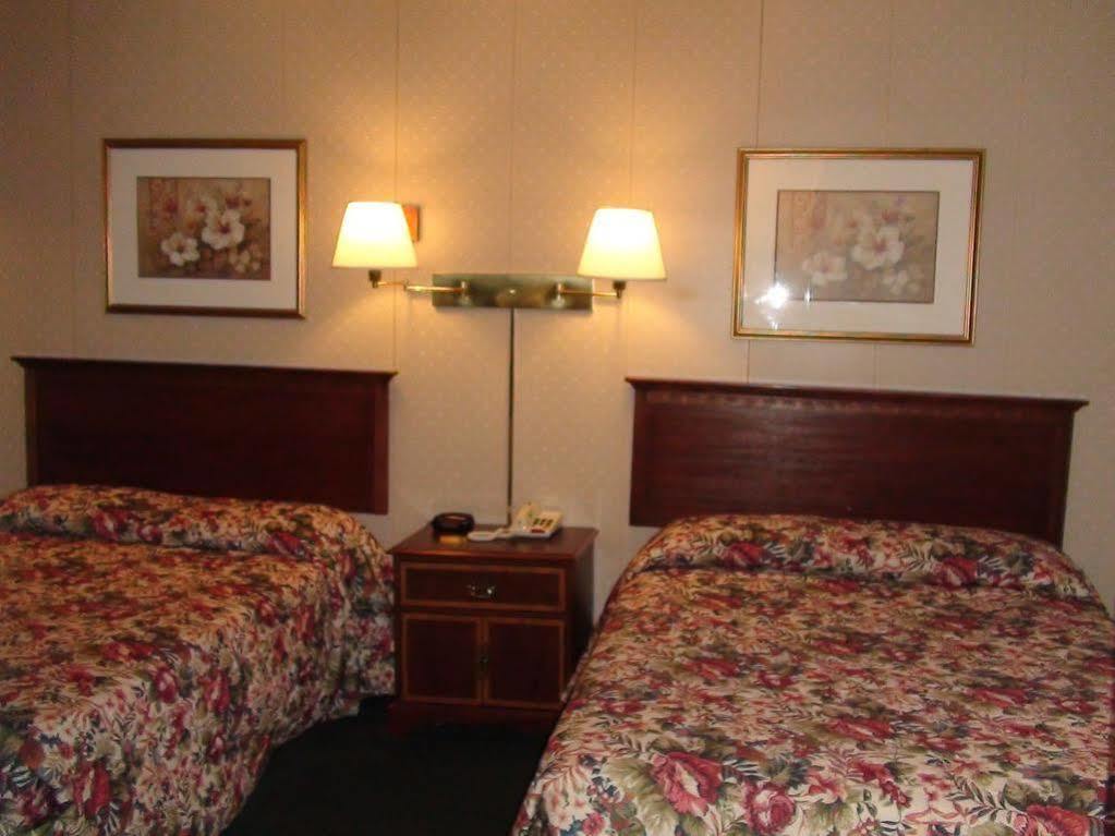 Highlander Inn Town of Town of Rutland Exteriör bild